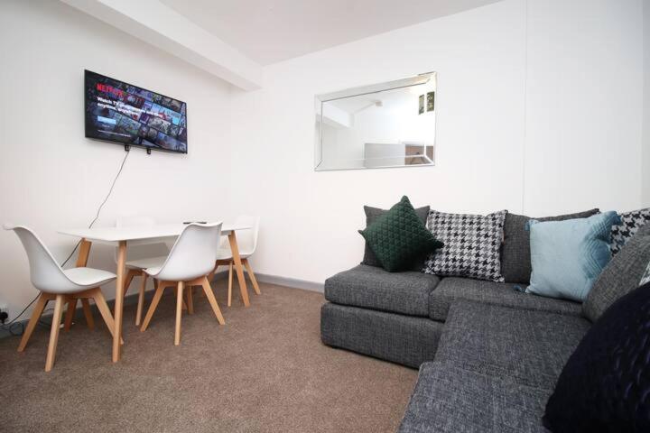 City Centre, Parking, Smart Tv'S In All Rooms Swansea Bagian luar foto